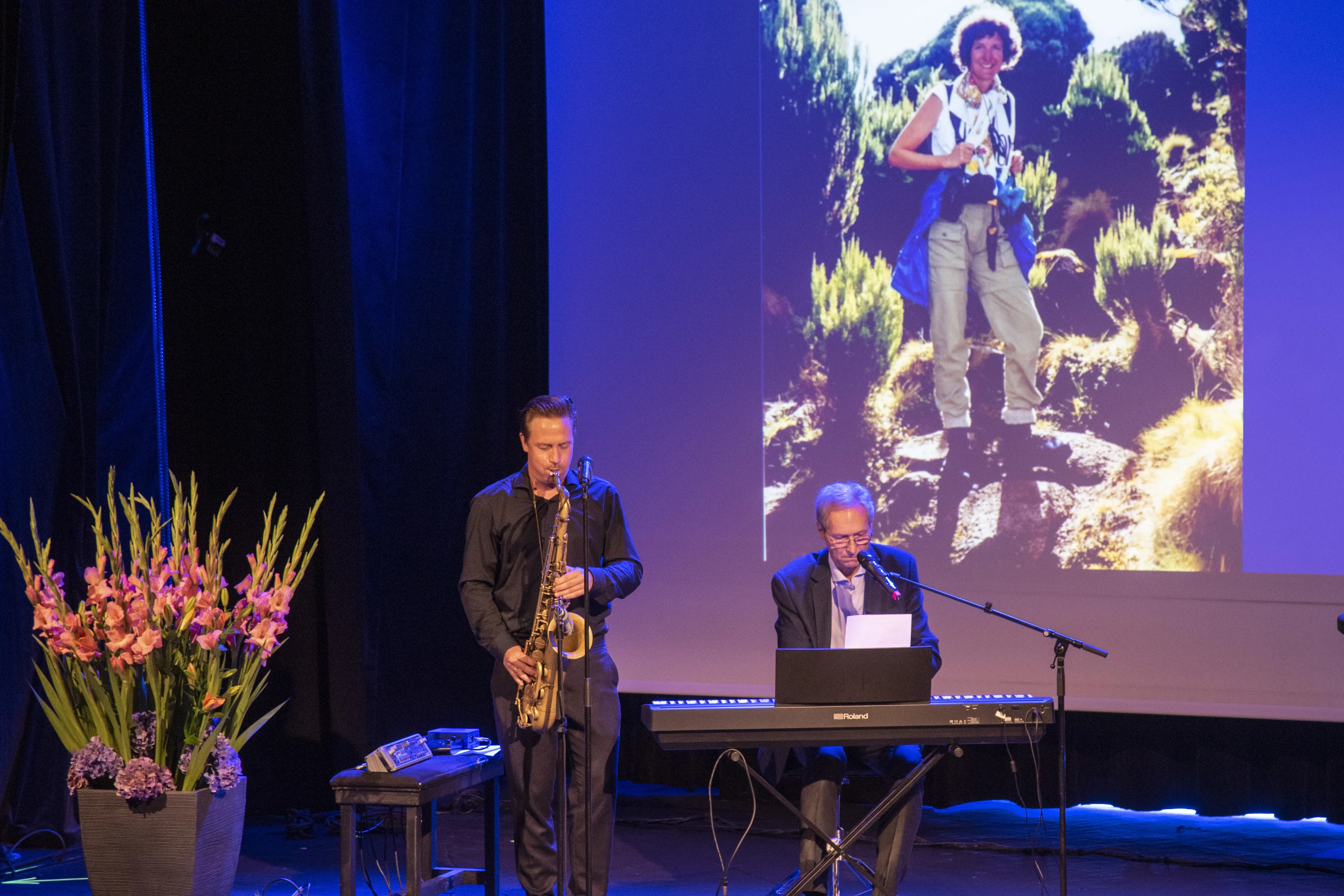 DUO: Saksofonisten og solisten Håkon Kornstad spilte sammen med tidligere klinikkdirektør Jardar Hals.