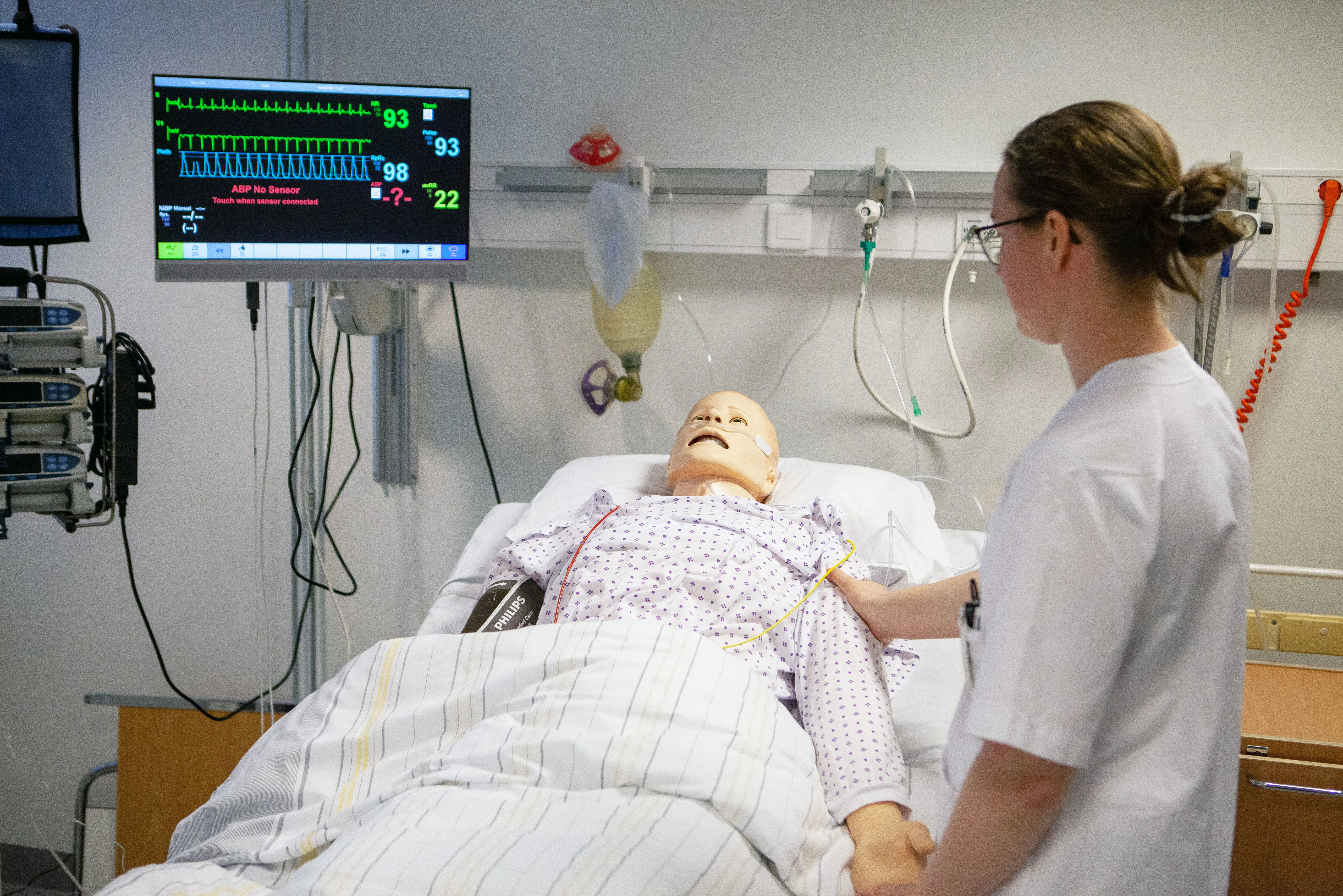 Her er dukken som brukes i simulering på Kongsberg sykehus.